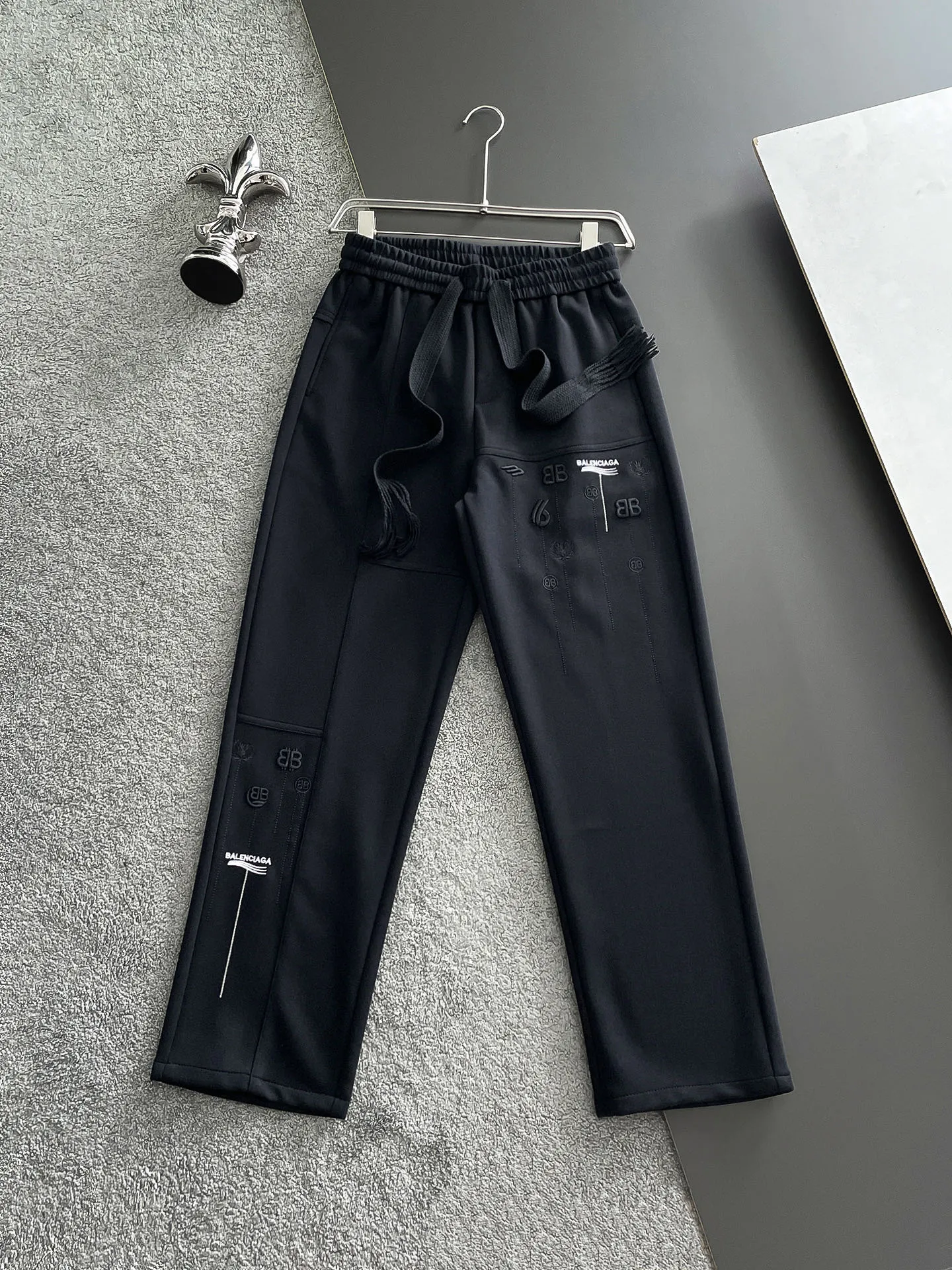 Balenciaga [High Version] 2026 Autumn and Winter latest products, available at counters at the same time, Original product, fashionable casual trousers and casual trousers, using imported original fabrics, top-grade embroidery 🪡 craft letter pattern logo, original hardware accessories decoration, simple yet fashionable, fashionable and handsome upper body, Sizes: M-3XL